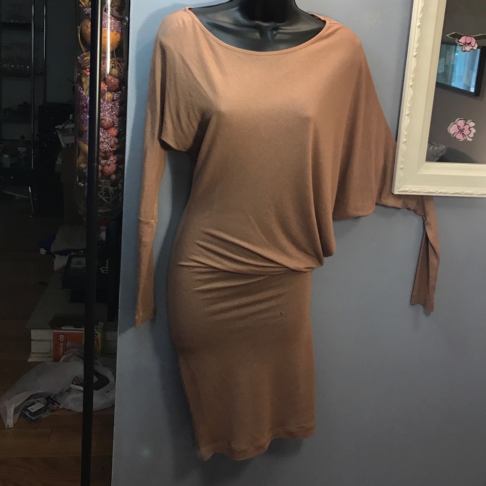 Bcbgmaxazaria beige ruched sexy dress, like new